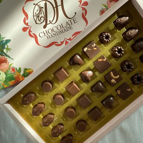 حلي يومك مع دي إتش شوكلت #dh_chocolate . . . . . #الرياض #الخرج #السيح #الهياثم #المجمعة #نعجان #حلا_قهوة #حلا_سريع #حلا_بارد #شوكلت_بلجيكي #بوكسات #صفقات #عين #فايروس #dh_chocolate #رباعيات #فايروس #كيكالليمون #حجر #فعاليات #إجازه #عشاء_سريع #عيد #رمضان #عين #المنظومة #تواصل