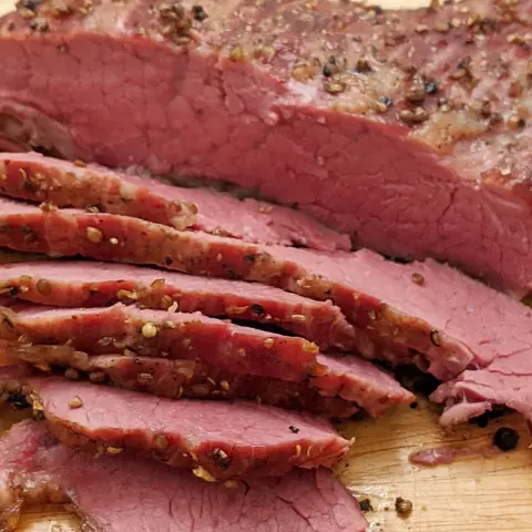 Tri tip pastrami . . . #خليك_بالبيت #برجر_لحم #لحم #جدة #burger #corona ‏#smokedbrisket #jeddah #meat #food #frenchfries #tiktok #lovefood #Tri tip pastrami