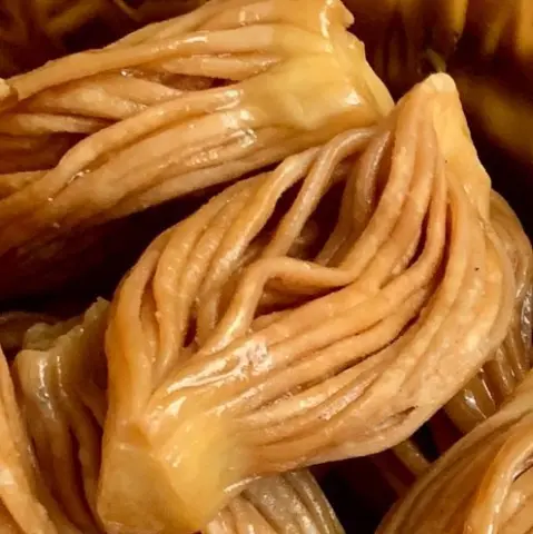 حلى المشبَّك المغربي لجميع مناسباتكم #حلى_قهوة #حلى #الرياض #عسل #شيره #شغل_بيت #حلويات_مغربية #حلى_مغربي #حلى_قهوه #حلويات #mshabbak #السعودية #مندوب #توصيل #توصيل_حلويات