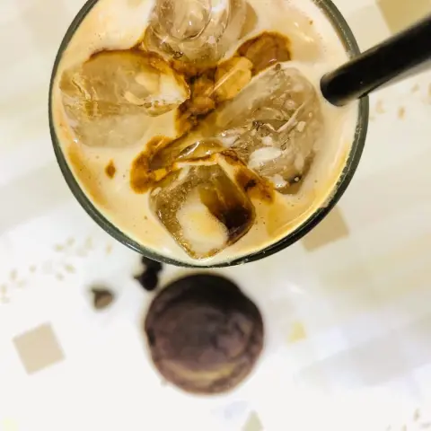 . استمتع بالكوكيز اللذيذ مع كوب من القهوة ليكتمل يومك⛅️ . للطلب يرجى التواصل على الرقم سبحان الله الحمدلله لا اله الا الله الله اكبر✨ #كوكيز_بالشوكولاته #كوكيز_بالشوكلاته