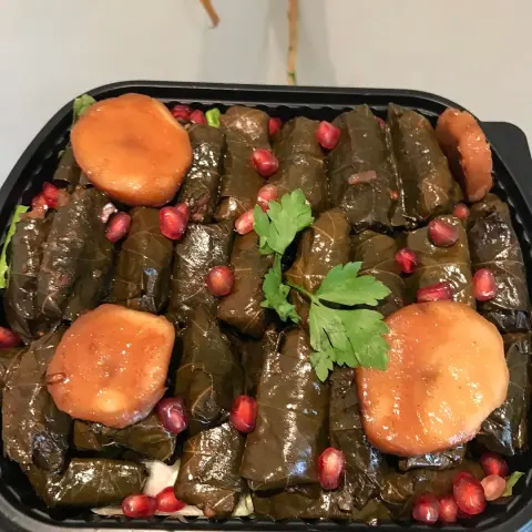 . . الطلب قبل بيوم الى يومين عن طريق الدايركت العلبة بـ٥٠ . . . #ورق_عنب #ورق_عنب_حامض #مستثمرين #اسر_منتجه #ورق_عنب_بالليمون #مقبلات #استقبال #طبخات #السعودية #الرياض #ورق_عنب_ناطع #ورق_عنب_بدبس_الرمان #مفرزن #مفرزنات #لذاذة #فاشن #الأسر_المنتجة #توزيعات #منتجون #معارض #غصن_العنب