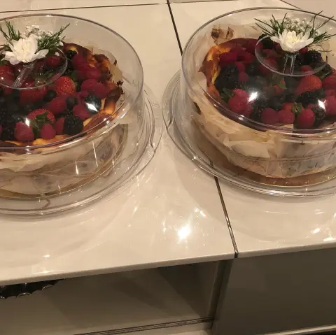 San Sebastián with berries