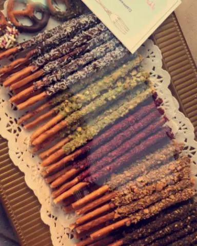 اعواد البريتزل ❤️ بنكهات متعددة #برتزل #برتزل #برتيزل #برتيزل_حالي_مالح #حالي_مالح #اعواد_البرتزل #بنات_تبوك #سناب_تبوك #شكولاته#توزيعات_تبوك #تبوك_سنتر #بارك_مول#طاهيات_تبوك #طباخات_تبوك #اعواد_الشوكلاته #انتاج_بيت #كيكاتي #foodporn #food_ #chocotorta #chocolatebranco