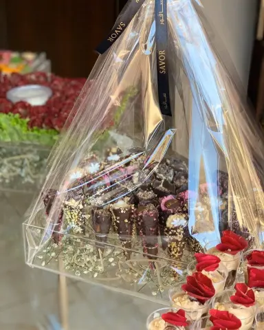 كونز حلو بصينية اكريلك و ورد طبيعي *غير مسترده* محشي (لوز،فراولة،ليمون،كندر) ٤٥حبة ٢٨٠