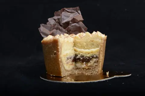 اللذاذه في صوره #قهوه #cave #sweet #حلا #حلويات #حلويات_عصرية