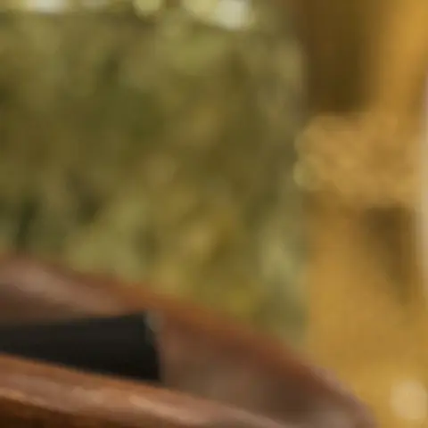 مكونات صنفنا الجديد الذيذ ✨ قالب من الشوكولاه بحشوة الكريمة مغطاة بكريمة التوت الخامسة وزيناه بالبيكان ✨