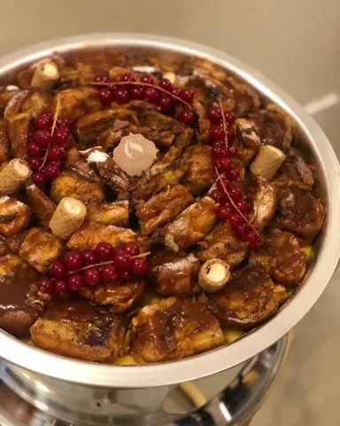 سخان الكريم بروليه مع الفرنش توست اللذيذ والكراميل والويفر