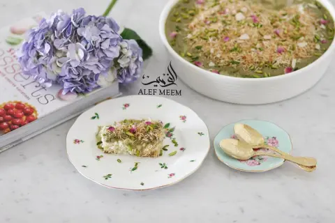 - ترايفل المستكة و الفستق ، بنكهة " عربية " تحتوي على أربع طبقات غنية بالنكهة ✨ . . وَ لذة لا تنتهي