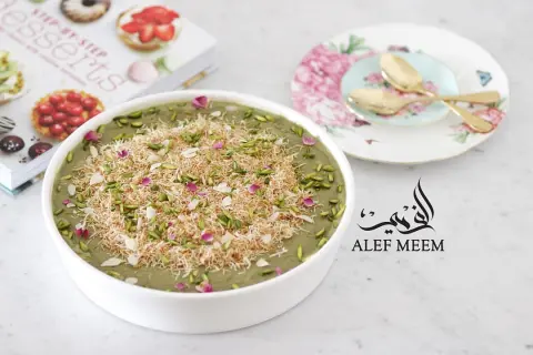 - ترايفل المستكة و الفستق ، بنكهة " عربية " تحتوي على أربع طبقات غنية بالنكهة ✨ . . وَ لذة لا تنتهي