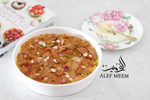 - ترايفل الهيل و الزعفران ، بنكهة " شرقية " تحتوي على ثلاث طبقات غنية بالنكهة ✨ . . وَ لذة لا تنتهي