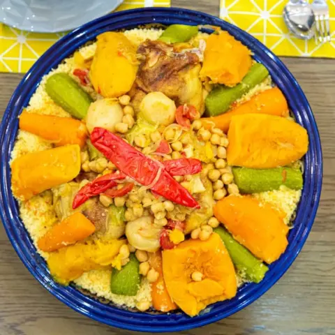كسكسو الدجاج مع الخضار والحمص #كسكسو #كوزينة #الرياض