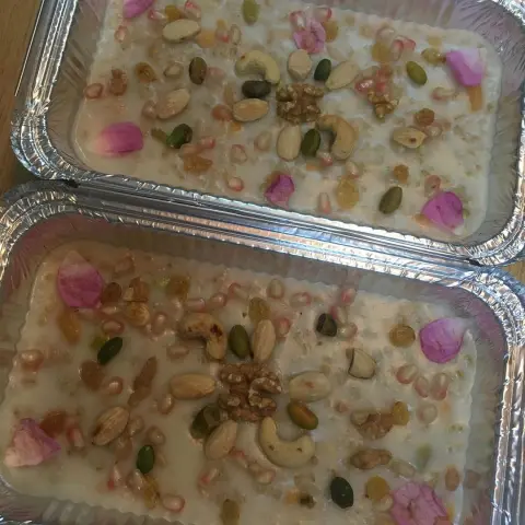 . . ❤️❤️ ،،. . .طلبية عاشورية من ايدي مدينية الطعم حكاية ❤️ . . للطلبات: الارسال على الدايركت ، أو واتساب : #yummy#bakery#pastries#cake#food#happiness#delecious#cooking#medina#taiba#wow#cup_cake#cinnabon#cheese_cake#thyme#white_cheese#dill#fun#family#party#entertainment#enjoy#bite#baby_shower#wedding#lovers