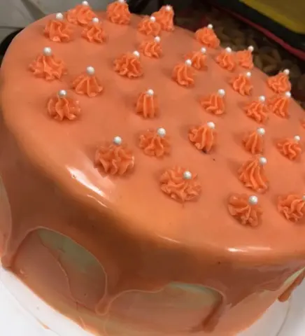 Vanilla cake with white chocolate ganache 250 SR