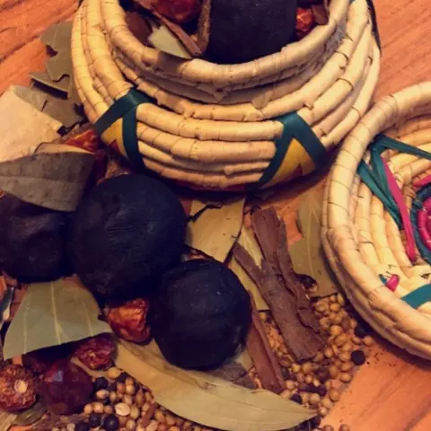 بهارات الجادل ✨ بهارات الجادل منقاه ومنظفه بعنايه تغسيل وتجفيف وطحن وتعبئه منزليه أضمن لكم الطعم والجوده ✨ ....... لسنا الوحيدين ولكن تميزنا insta : aljadil #بهارات_الجادل #بهارات #بهار #بهارات_مدينيه #بهارات_طبيعيه #بهارات_منوعه #توابل #توابل_حاره #توابل_بارده #توابل_منوعه #كركم #كركم_شرب #كركم_طبخ #طباخات #اسر_منتجه #المدينه_المنوره #دعم