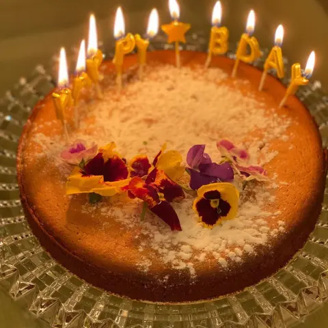 Home maid birthday cake