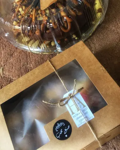 . . صباح الخير أصدقائي؛ أما بعد "من شد على يدك في الوقت الذي أفلتها الجميع، شدّ عليه بقلبك". . . #حاتميه_سويت