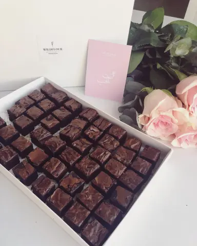 أنت الحب love day special is coming up soon! It will include flowers & a love card -limited quantity- preorder yours today! . . . #homebakedwithlove #valentineweek #specialpackaging #loveday #gifts #valentinesday #jeddah #brownies #flowers #specialoccassion #madewithlove #chocolatelover #giftbox #lovedayweekend #brownies #browniebites #pinkroses #جدة #حلى #بيكري #براونيز #هدايا