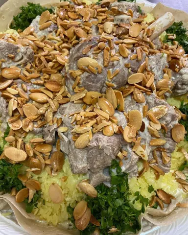 منسف على لحم نعيمي #رهيب بالعافية على قلوبكم