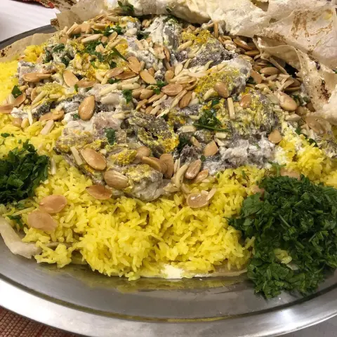 منسف على لحم نعيمي #رهيب بالعافية على قلوبكم