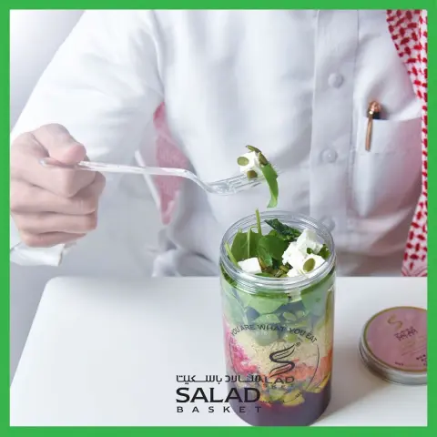 سلطة الكريمة اللذيذة التي تحتوي على العديد من المكونات المفيدة ومن أهمها الأفوكادو والشمندر. #salad