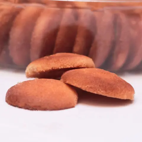غريبه 10 رياال