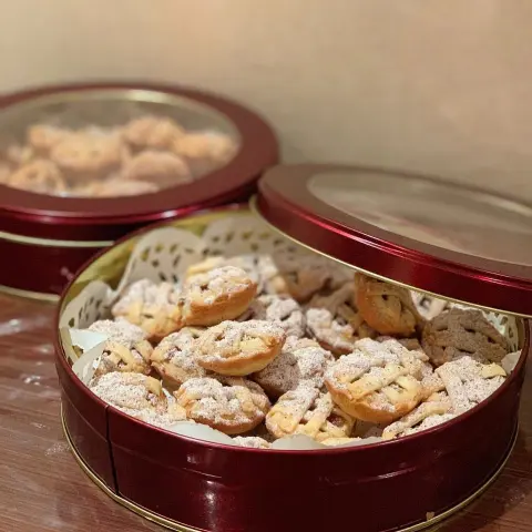 Apple pies