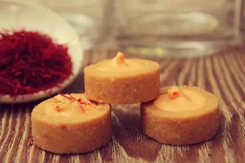 توفي#بايتس#Toffee#توفي#احلامكس#بالزعفران#حلاناليست معمولولاتارت#حلانا#صنع بكل#حب#بعجينة#التوفي#الذهبية#نحن#الوحيدون#المتميزون#بهذا#النوع#من الحلا#بحشوات#واشكال#مختلفه#