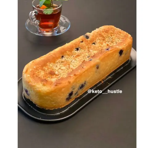 ‏Blue berry English cake السلايد الواحد يحتوي على ١.٥ جرام كارب طرية وخفيفه ولذيذه تقدرون تطلبوها كاملة تكفي تقريباً ١٨ شخص او سلايد ♥️ - #keto_cake #cake_trends #tea #afternoontea ‏#keto #ketorecipes #ketodiet #ketolife #ketofood #ketolove #كيتو_دايت #كيتو #كيتوني #كيتونيه #nocarbs #nosugar #organic #noartificialflavors #اكل_صحي #كيتو_كيك