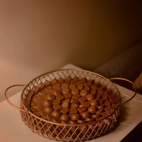 كيفكم , لكثرة الاستفسار عن الصواني حابين ويناسبگم اوفرها تأجير؟ اكتبوا لي رأيكم مهم .. . . . . .
