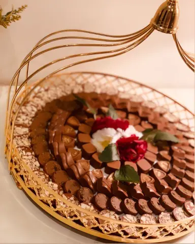 ‏قال رسول الله ﷺ: "أكثروا من الصلاة عليّ ليلة الجُمعة ويوم الجمعة فإن صلاتكم معروضة عليّ" اللهم صل وسلم على نبينا محمد ✨♥️ .. . . . . . . . . #يوم_الجمعة#الجمعة#ويكند#حلويات#شوكلت#شوكلاته#ضيافه#استقبال#توزيعات#الاحساء#الهفوف#المبرز#حلى#باتشي#الوليمه#الشرقيه#تقديمات#صواني#صياني