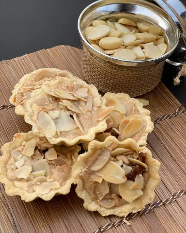 فطيرة التمر باللوز ✨ " بأمكانك تخزينها بالفريز"❤️