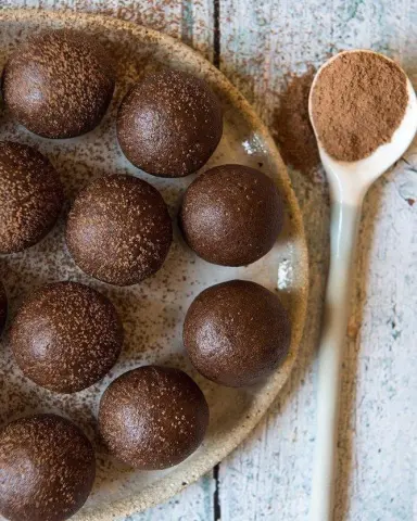 Energy Balls with dark chocolate