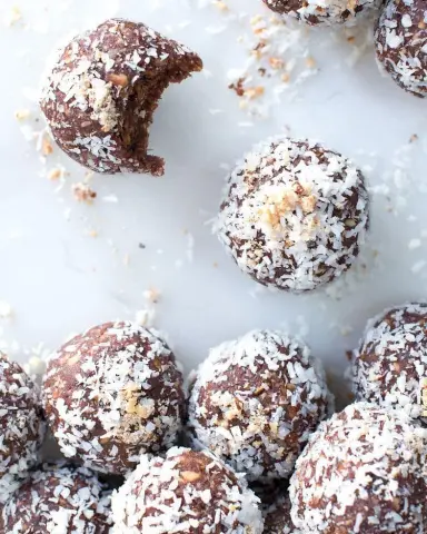 Energy Balls with coconut