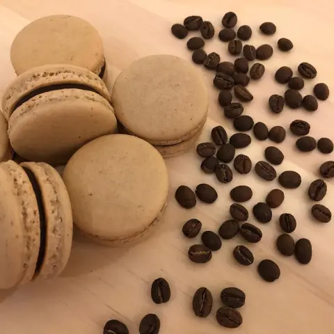 Mocha Macarons ☕️ماكرون الموكا ... حبة =☕️=مزاج راااايق ✌ • • #Macarons #Chocolate #Mocha # Strawberry #Pistachio #Tiramisu #Oreo #binkasem #Riyadh #saudi #ماكرون #شوكولاتة #موكا #بيستاشيو #فراولة #تيراميسو #أوريو # حلى فرنسي #الرياض # السعودية # حلويات #ميرانغ #كانولي #ترتل كوكيز #جوزية