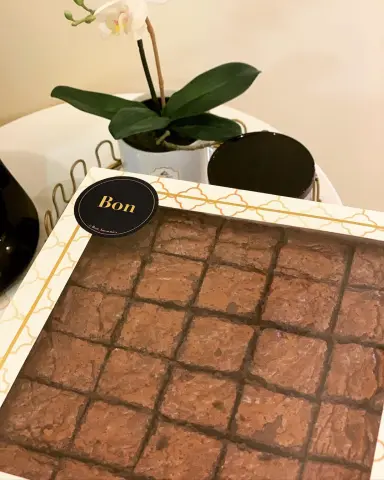 بدأنا إستقبال الطلبات ومن اليوم تقدرون تطلبون ألذ براونيز ✨