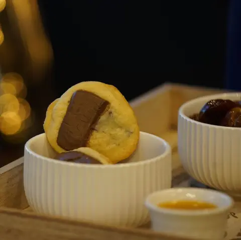 ‏إنَّ للحَـياة مُـتع :ومـن مُتع الحـياة كّوب قهـوة وكوكيز #moonsweets