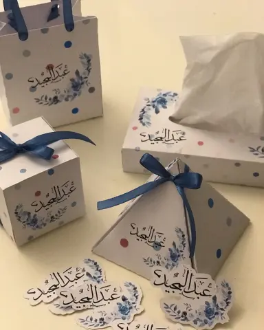 جديدنا بكج كامل لمناسباتكم ❤️ ١/ علب مناديل ٥ ريال ٢/ كيسه توزيعات ب٤ريال ٣/ علبه مربعه ب٤ ريال ٤/ علبه مثلثه ب٤ ريال ٥/ تغريسات