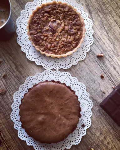 #bakerylicious #brownies #browniemolten #moltenchocolate #jeddah #saudiarabia #chocolate #pecanpie #pecan #nuts #coffee#bakery #baking