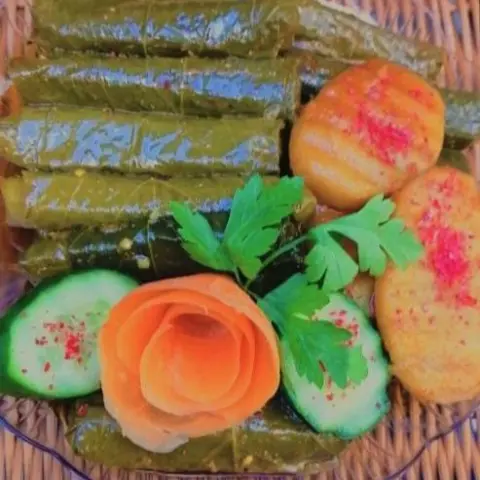صحن ورق عنب ١٦ حبه