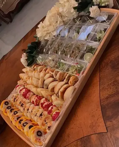 تقديمات فطائر مشكله ورق عنب فتوش و تبوله