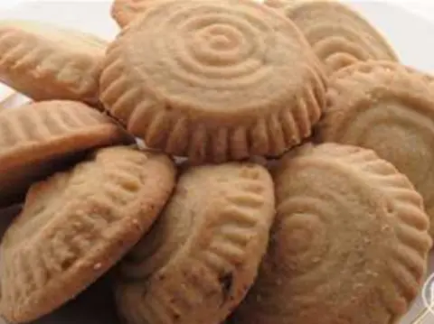 معمول بالتمر صحن وسط