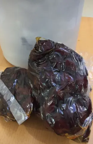 سطل تمر حلوه بقعاء الفاخر يحوي 18 كيس
