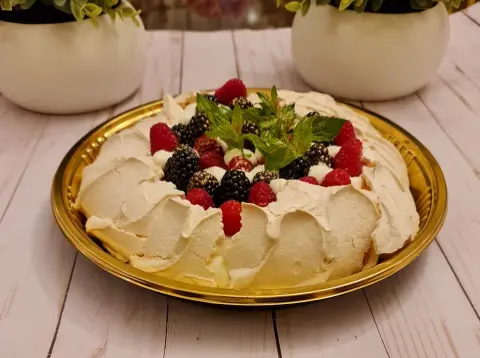 Pavlova Raspberry and Blackberry