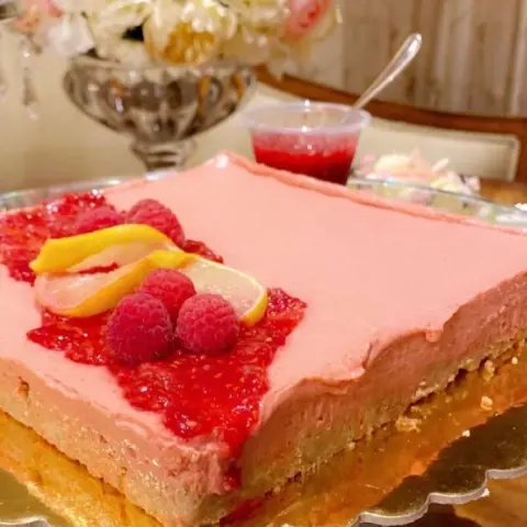 كلاسيك روز بيري تشارككم جميع مناسباتكم تصوير المبدع :