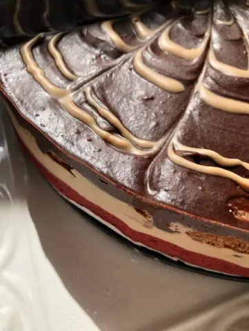 سلابس كوكيز العديد من الطبقات. اللذيذه المكونه من الكوكيز. والكيندر. والشوكلاته البلجيكيه المقاس ٨ انش